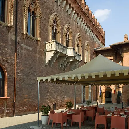 ホテル Castello Di