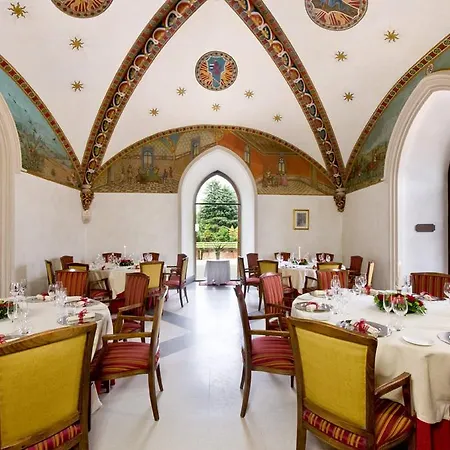 Castello Di ホテル